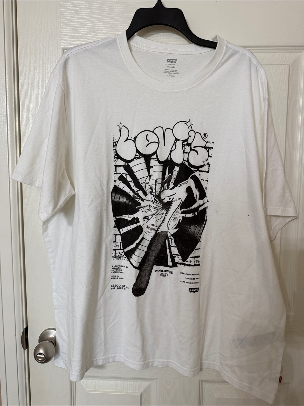 Levi's White Tee with Black Graphic Logo